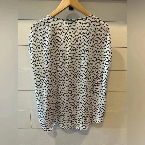 A.n.a Black and white blouse- size L - Picture 5 of 6